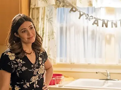 Atriz de This Is Us anuncia 3ª gravidez e cita a série