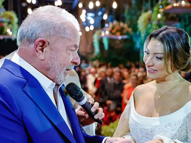 Lula se casa com Janja em cerimônia com amigos e políticos em São Paulo