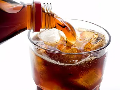 Indústria de bebidas mostra preocupação com aspartame ser listado como cancerígeno