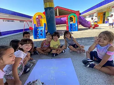 Preparativos para a primavera encantam alunos da Creche Sandra Antoneli