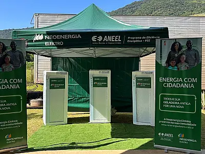 Iniciativa da Neoenergia entrega geladeiras para famílias de Bertioga