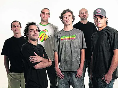 Planta & Raiz apresenta show do álbum acústico em comemoração aos 25 anos de carreira em Santos