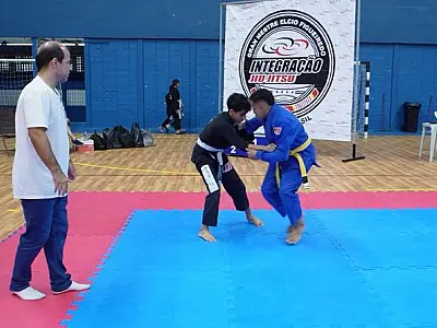 Campeonato de jiu-jitsu lota a arquibancada do Guaibê