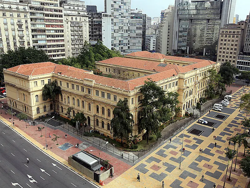 Após cobranças, secretário da Educação de SP diz que receberá sindicato dos professores