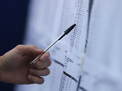 Selecionados em lista de espera devem comprovar dados