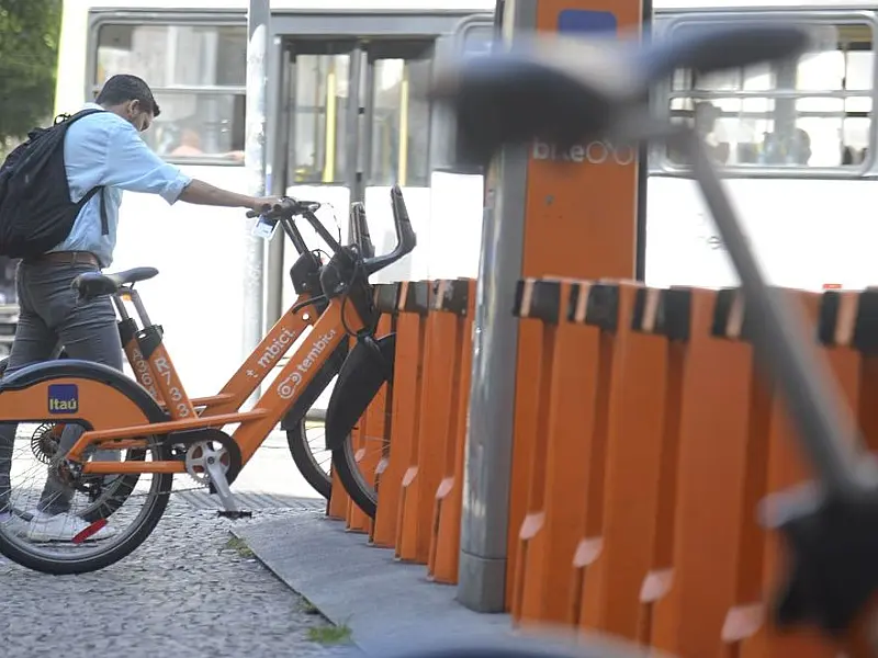 Uso de bicicletas compartilhadas cresce no RJ e SP neste ano