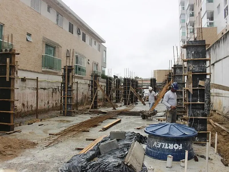 Com obras de fundação concluídas, construção de policlínica em Santos entra em nova fase