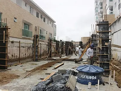 Com obras de fundação concluídas, construção de policlínica em Santos entra em nova fase