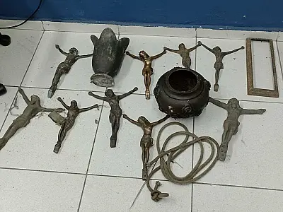 Guardas municipais de Santos recuperam peças furtadas do cemitério do Saboó
