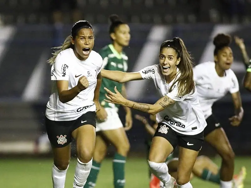 Corinthians vence o Palmeiras e recupera a liderança do Brasileiro Feminino