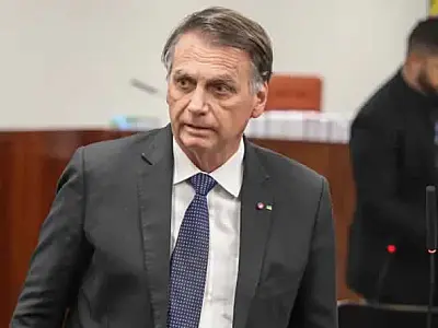 PF cumpre mandados na casa de Jair Bolsonaro, que usará tornozeleira