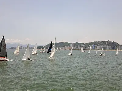 52ª Regata Marinha do Brasil celebra o Dia do Marinheiro e encerra a temporada de vela na Baixada
