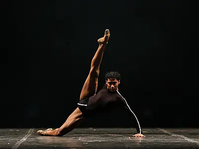 Bailarino de São Vicente disputa concurso internacional de dança clássica, na Suíça