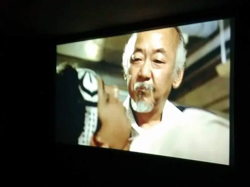 Cine Zen Cultural comemora 15 anos com sessão de Karatê Kid, filme que completa 40 anos em 2024