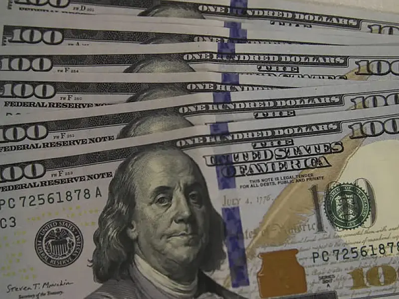 Dólar sobe para R$ 5,24 em meio a tensões entre EUA e Irã