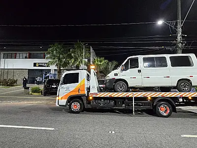 Agentes da Romu apreendem van que realizava transporte irregular de passageiros