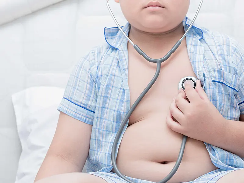 Crianças brasileiras estão mais altas e mais obesas, revela estudo