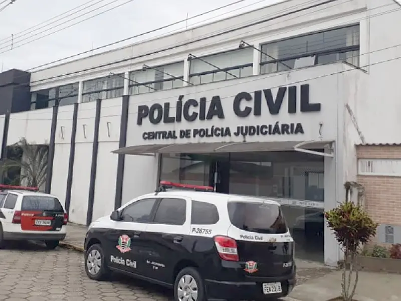 Polícia captura mulher procurada por suspeita de atear fogo em residência com idoso dentro