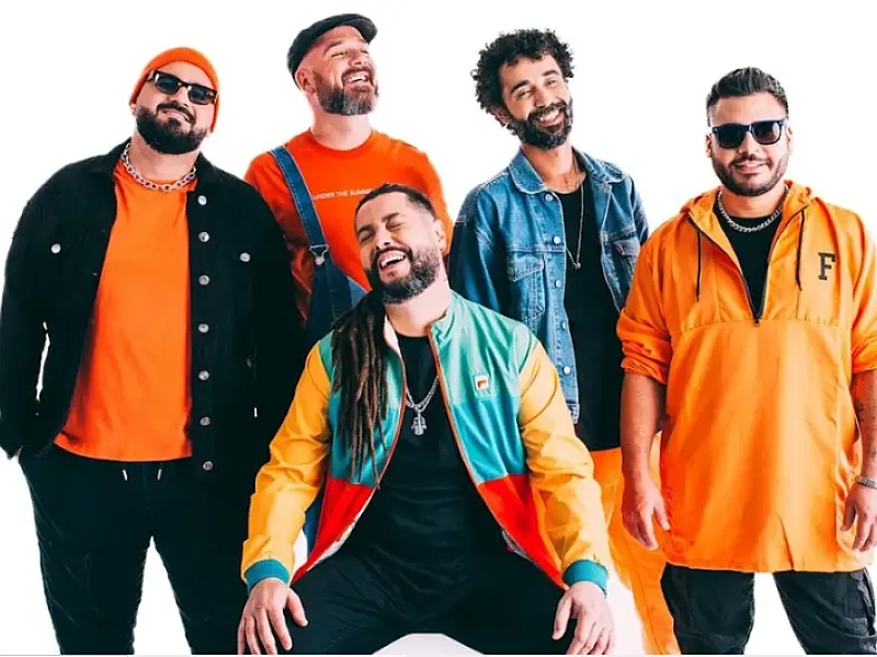 Maneva traz turnê "Origem" e celebra 20 anos de carreira em show no Arena Club em Santos