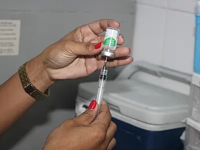 Seis policlínicas abrem para vacinação neste sábado em Santos