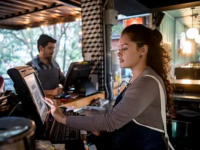 Bares e restaurantes estão conseguindo recompor preços em maio, aponta Abrasel com base no IPCA-15