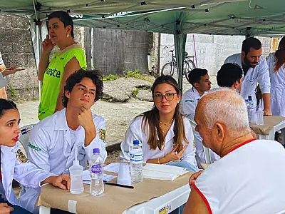 Médicos realizam mais de 100 atendimentos gratuitos à população do Guarujá