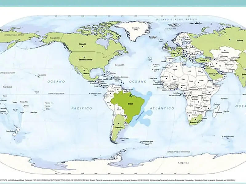 IBGE inicia venda do mapa-múndi com o Brasil no centro
