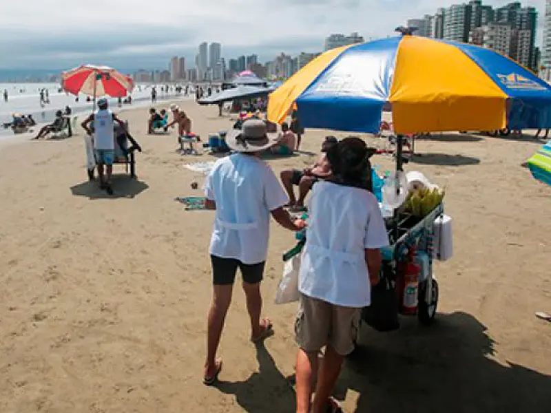Programa de autorização especial (PAE) garante renda a 579 ambulantes  em Praia Grande/SP