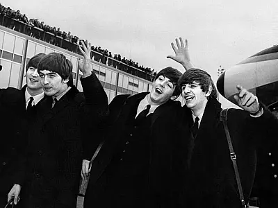 Como é a nova música dos Beatles, que tem voz de John Lennon a partir de uso de IA