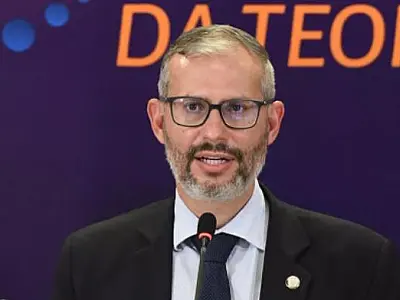 Bolsonaro oficializa Victor Godoy no Ministério da Educação