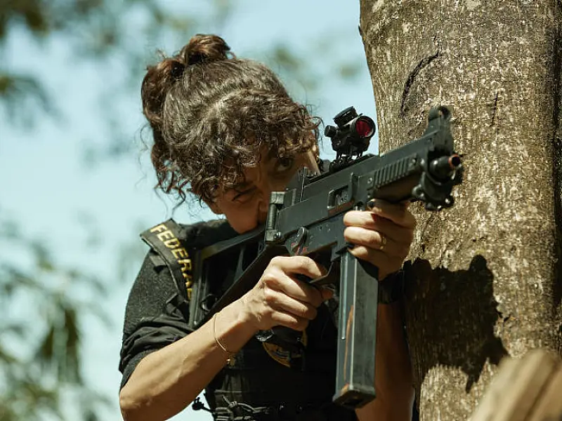 Maeve Jinkings mostra versatilidade ao estrelar 'DNA do Crime' como policial