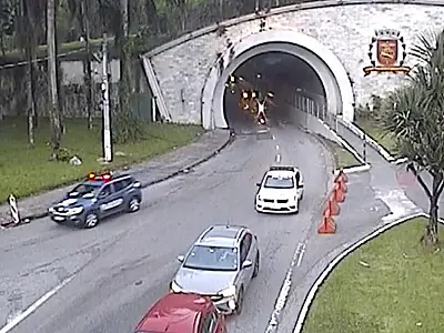 Câmeras flagram e Guarda Municipal prende dupla por furto de fios em túnel de Santos