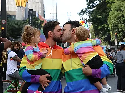 Com música e alegria, Parada LGBT+ de SP chama atenção para a política