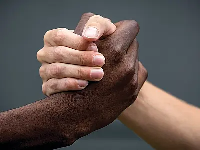 Entenda a diferença entre injúria racial e crime de racismo