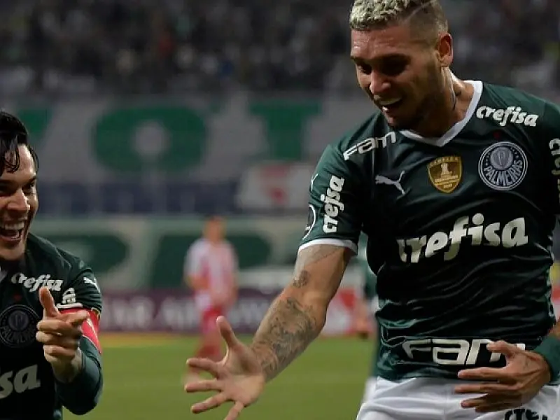 Com quatro de Navarro e golaços de Veiga, Palmeiras faz 8 a 1 em time boliviano