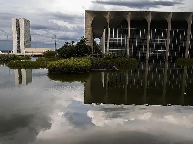 No Japão, presidente tratará de paz mundial durante Cúpula do G7