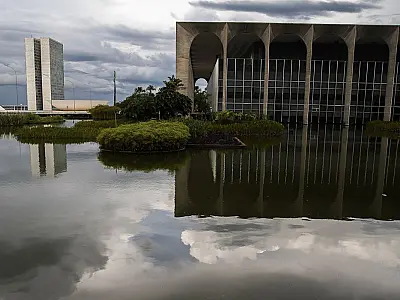 No Japão, presidente tratará de paz mundial durante Cúpula do G7