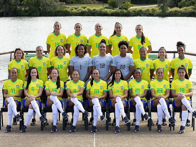 Em meio a treinos, seleção feminina faz foto oficial da Copa do Mundo