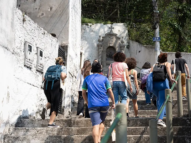 Coletivo teatral de Santos leva audiotour cênico para mostra cearense