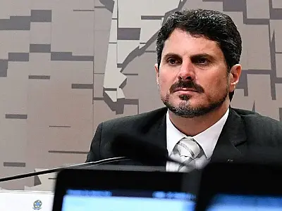 Moraes autoriza devolução de celular do senador Marcos do Val