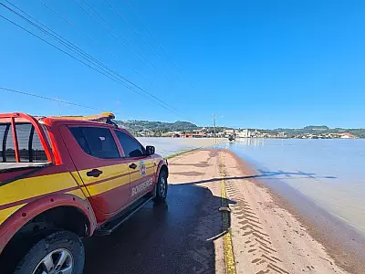 Chuvas em SC causam três mortes e desalojam 7,1 mil pessoas