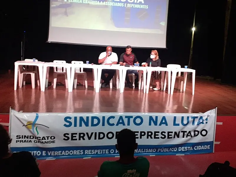 Assembleia aprova e sindicato protocola na prefeitura reivindicações de servidores
