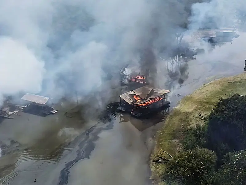PF queima 302 balsas de garimpo no Rio Madeira, no Amazonas