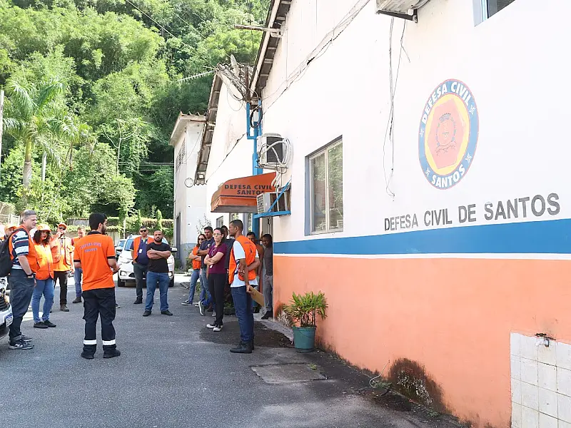 Plano Preventivo de Defesa Civil começa com visitas de orientação a santistas