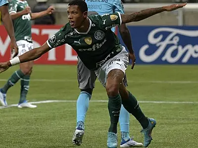 Palmeiras bate Emelec, iguala recorde e segue 100% na Libertadores