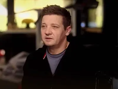 Jeremy Renner concede primeira entrevista após grave acidente