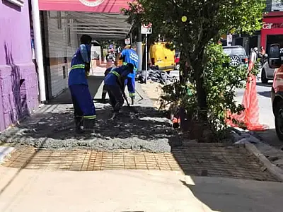 Começa a concretagem de mais um trecho de calçada acessível em rua de Santos