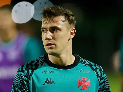 Lucas Piton, lateral do Vasco, é pré-convocado pela seleção italiana
