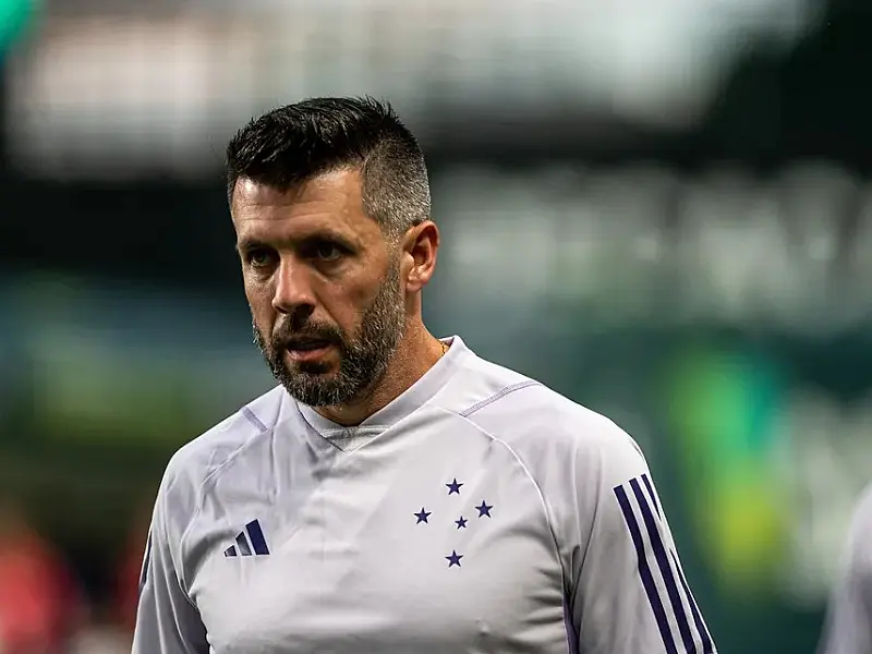 Pezzolano comunica saída do Cruzeiro e diz que decisão já estava pensada