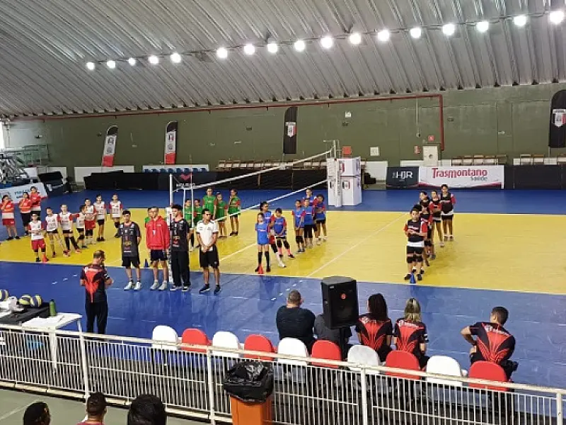 Festivais de futsal e vôlei movimentam alunos do Programa SuperEscola